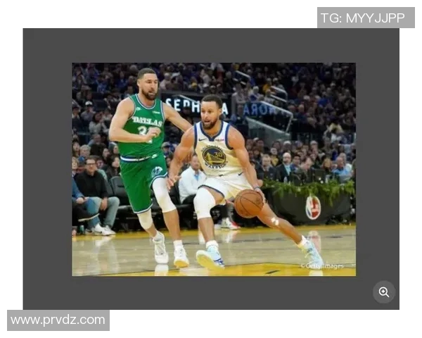 库里伤愈复出，汤普森庆祝道：“我们终于重聚了！”